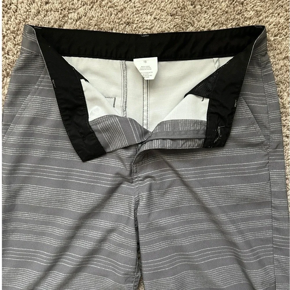 Under Armour Amphibious Shorts I Performance, Gray Striped I Size 18‎